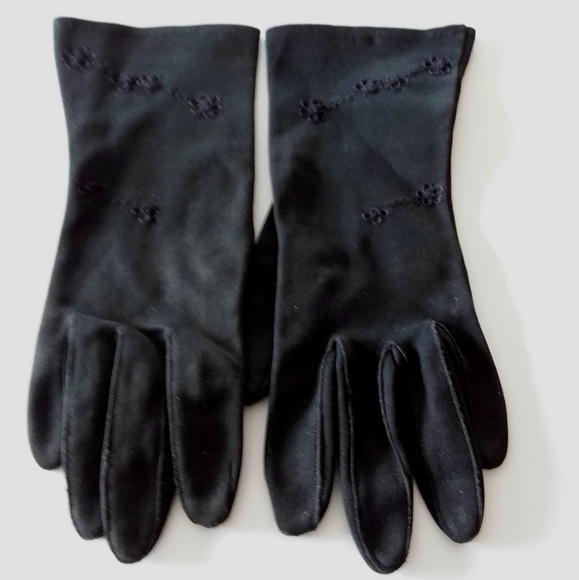 Accessories - 4/$20 Vintage Stitched Floral Pair of Black Gloves